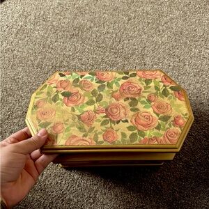 vintage makeup box